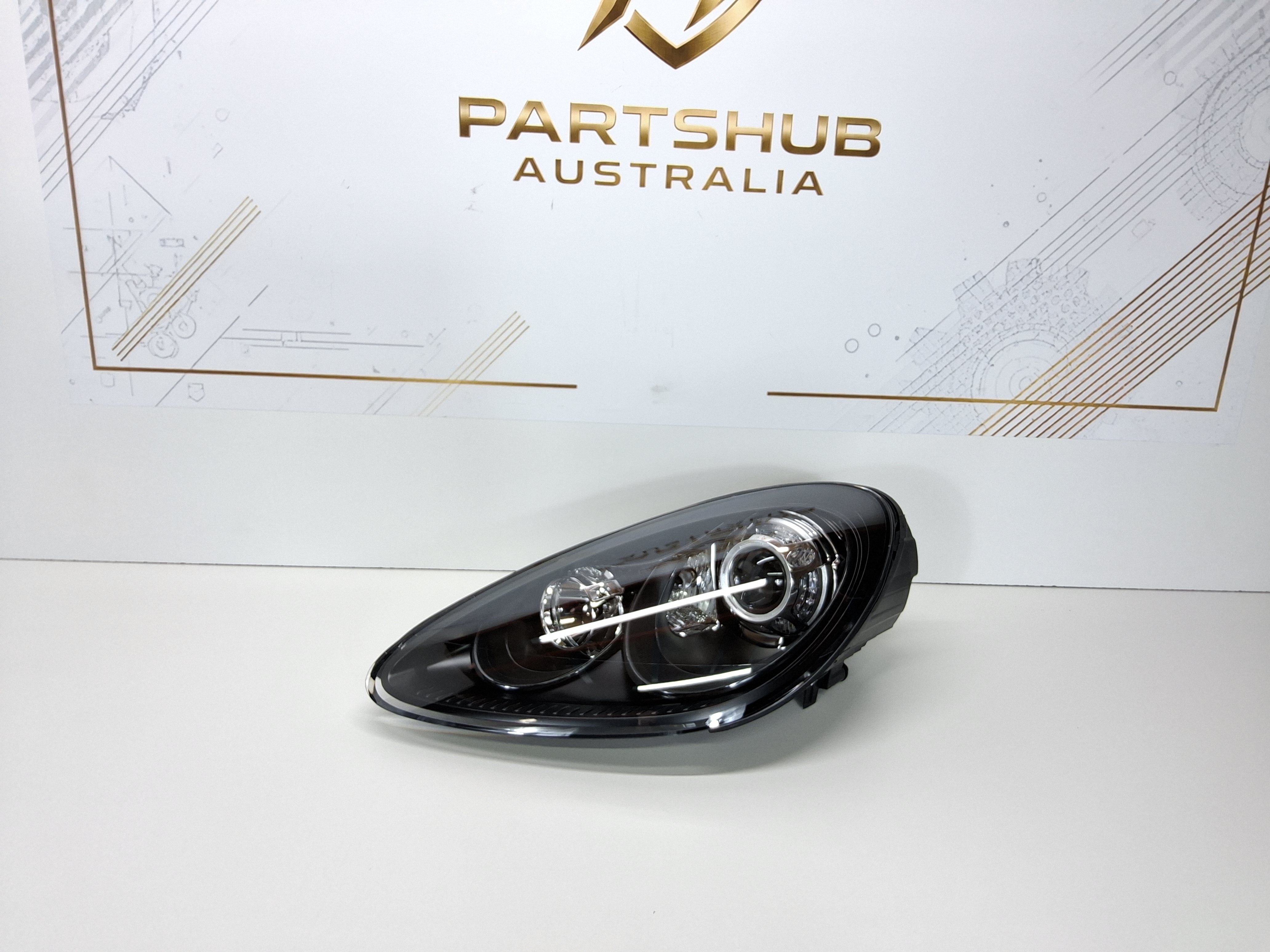 PORSCHE CAYENNE GTS 92A LEFT HEADLIGHT BLACK INSERT SINGLE XENON 2011 TO 2014 7P5941031