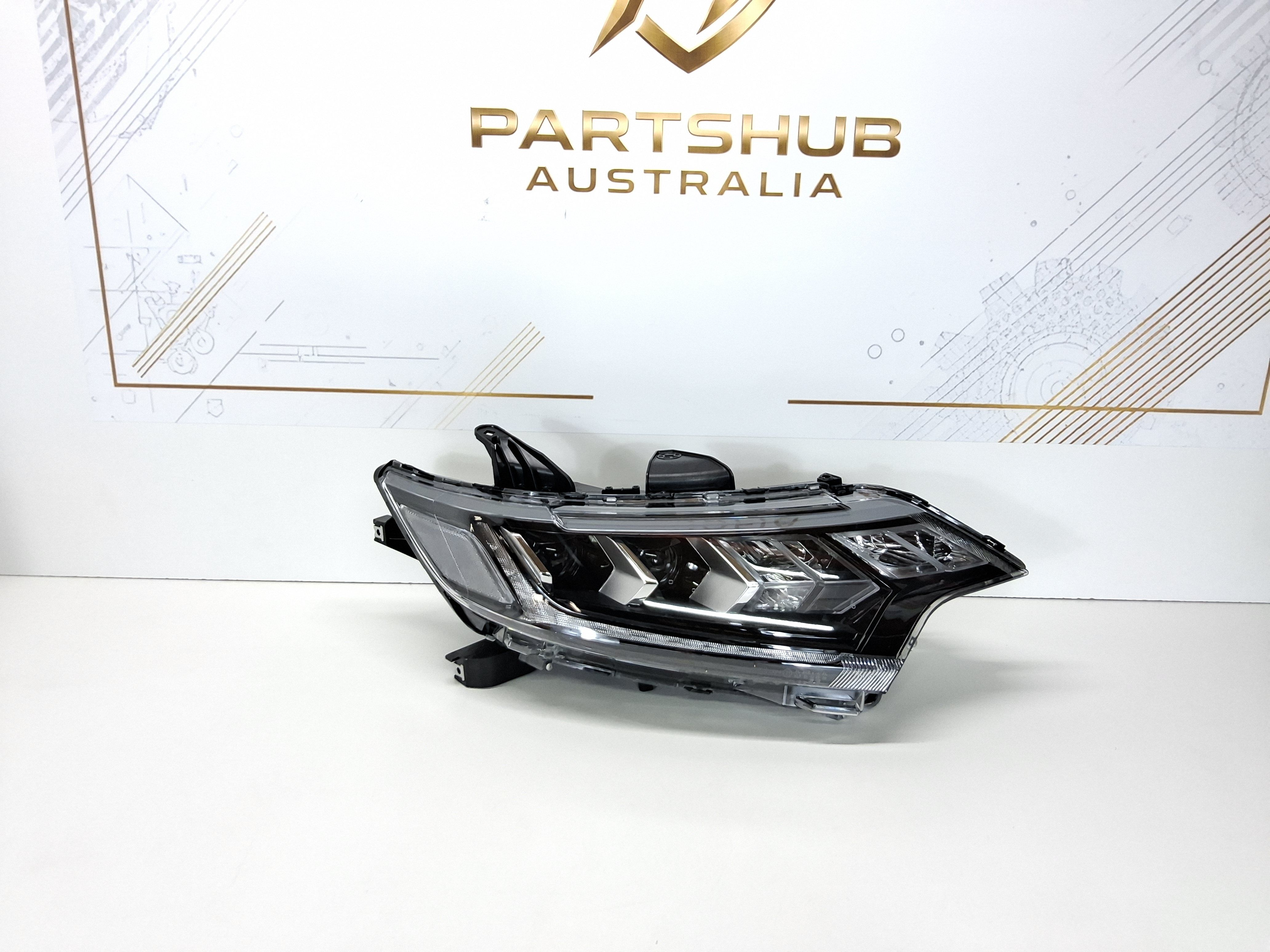 MITSUBISHI OUTLANDER ZL HEADLIGHT RIGHT XENON BLACK INSERT 2018 TO 2021