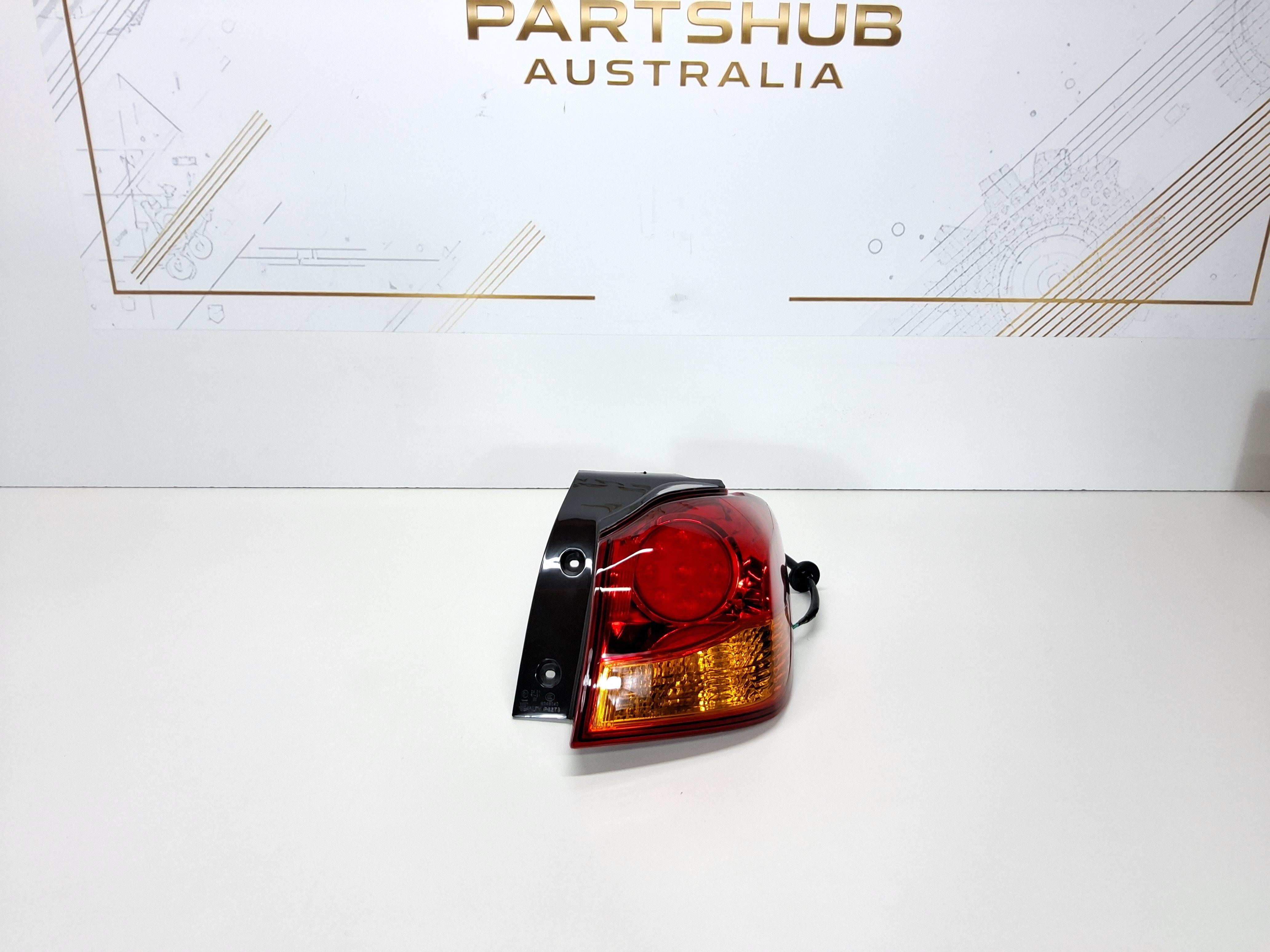 MITSUBISHI ASX XB RIGHT TAIL LIGHT 2012-2016 8330A624