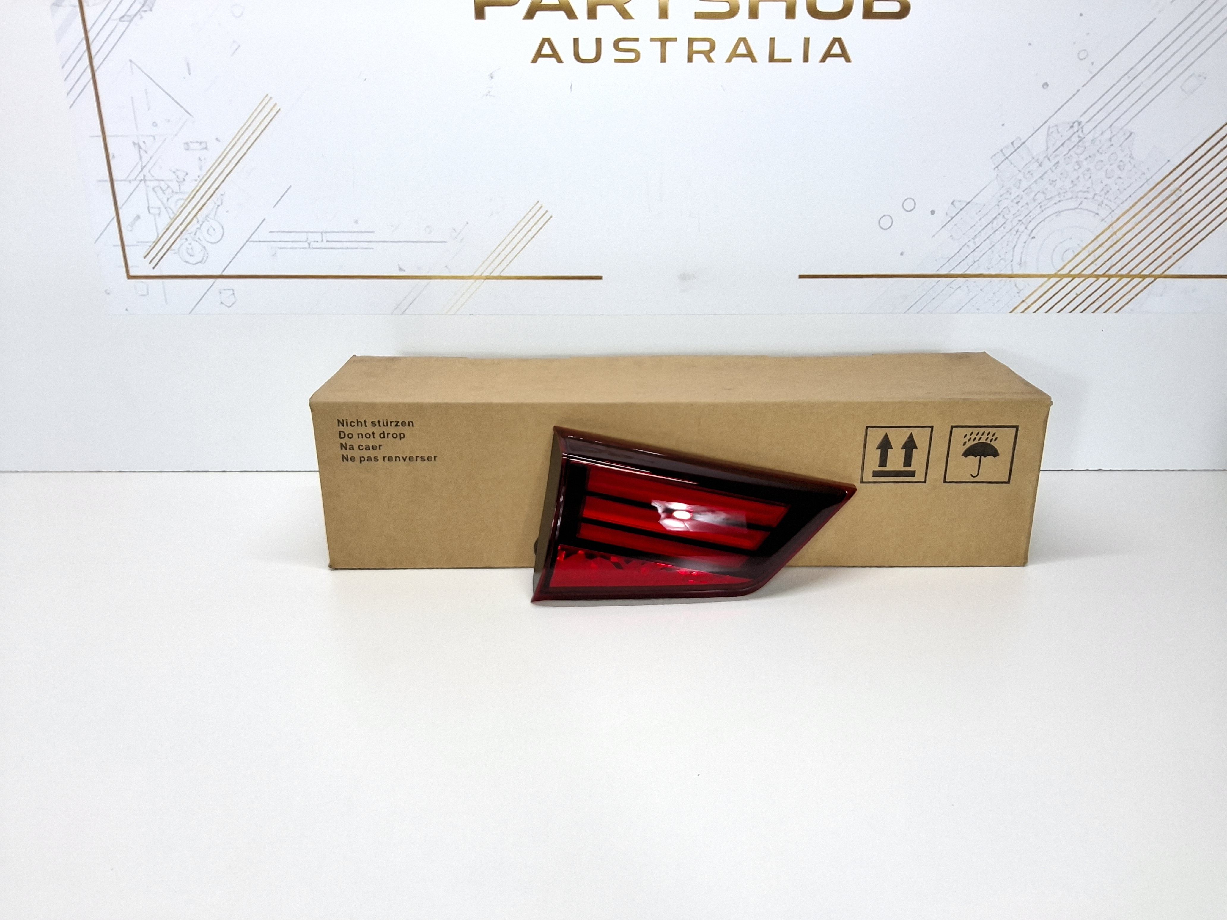 MISTUBISHI OUTLANDER ZK ZL LEFT TAILGATE BOOT LIGHT LAMP 2015-2021 8331A179