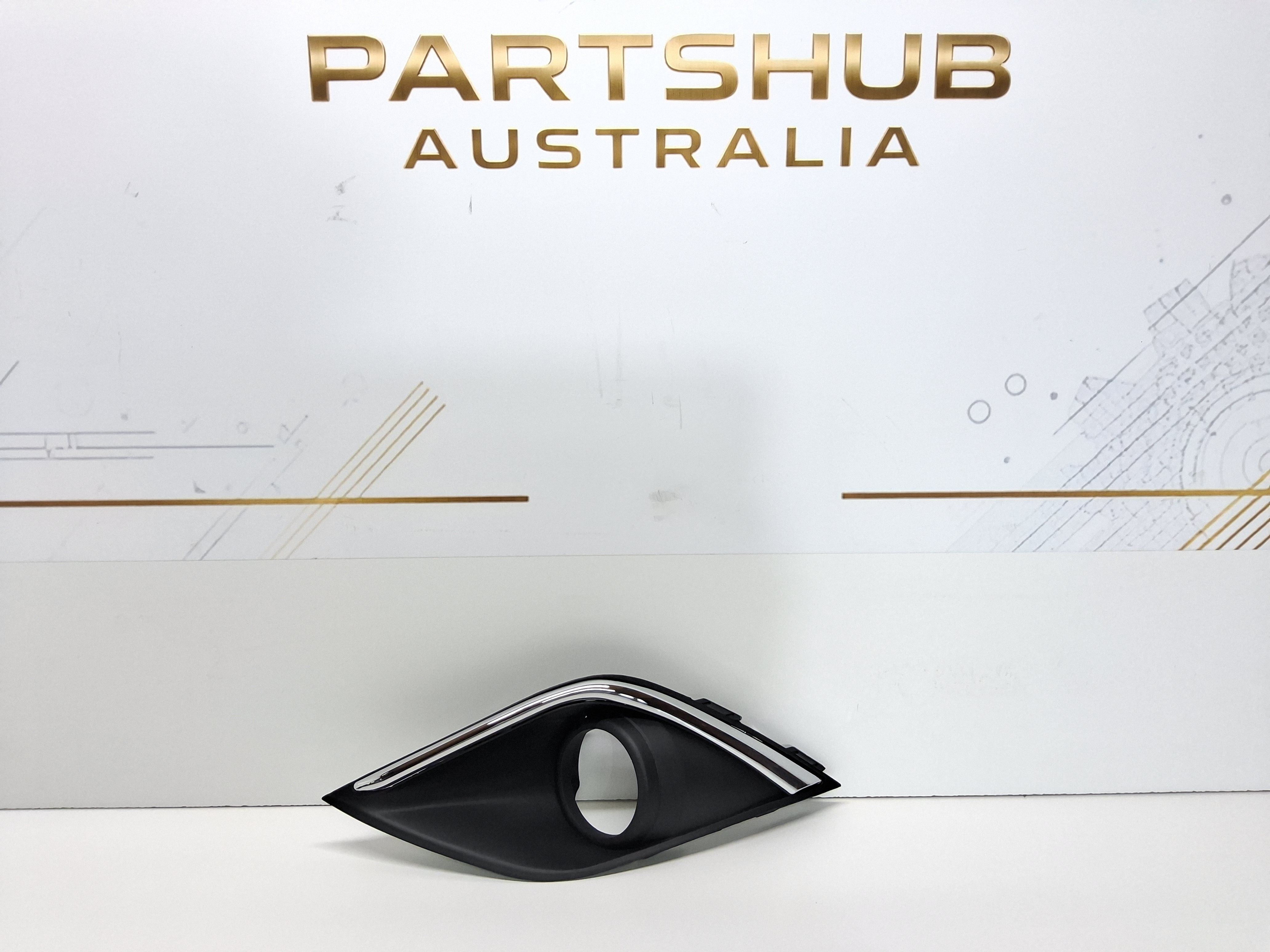 MITSUBISHI OUTLANDER 2015-2019 LEFT FOG LIGHT BEZEL 6400G481