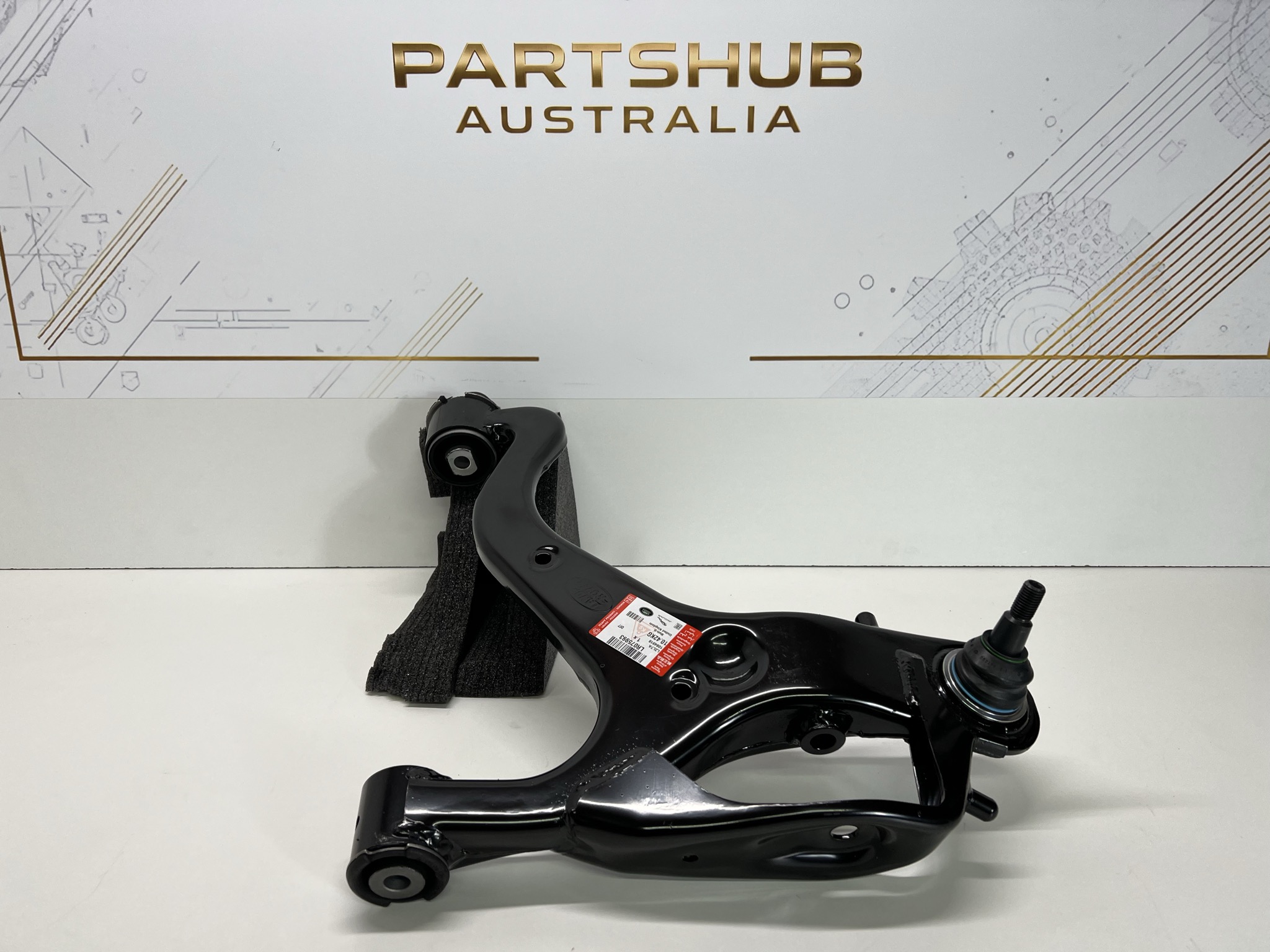 RANGE ROVER SPORT (2005–2009) / DISCOVERY 3 (2005–2009) FRONT LOWER CONTROL ARM RIGHT LR075993