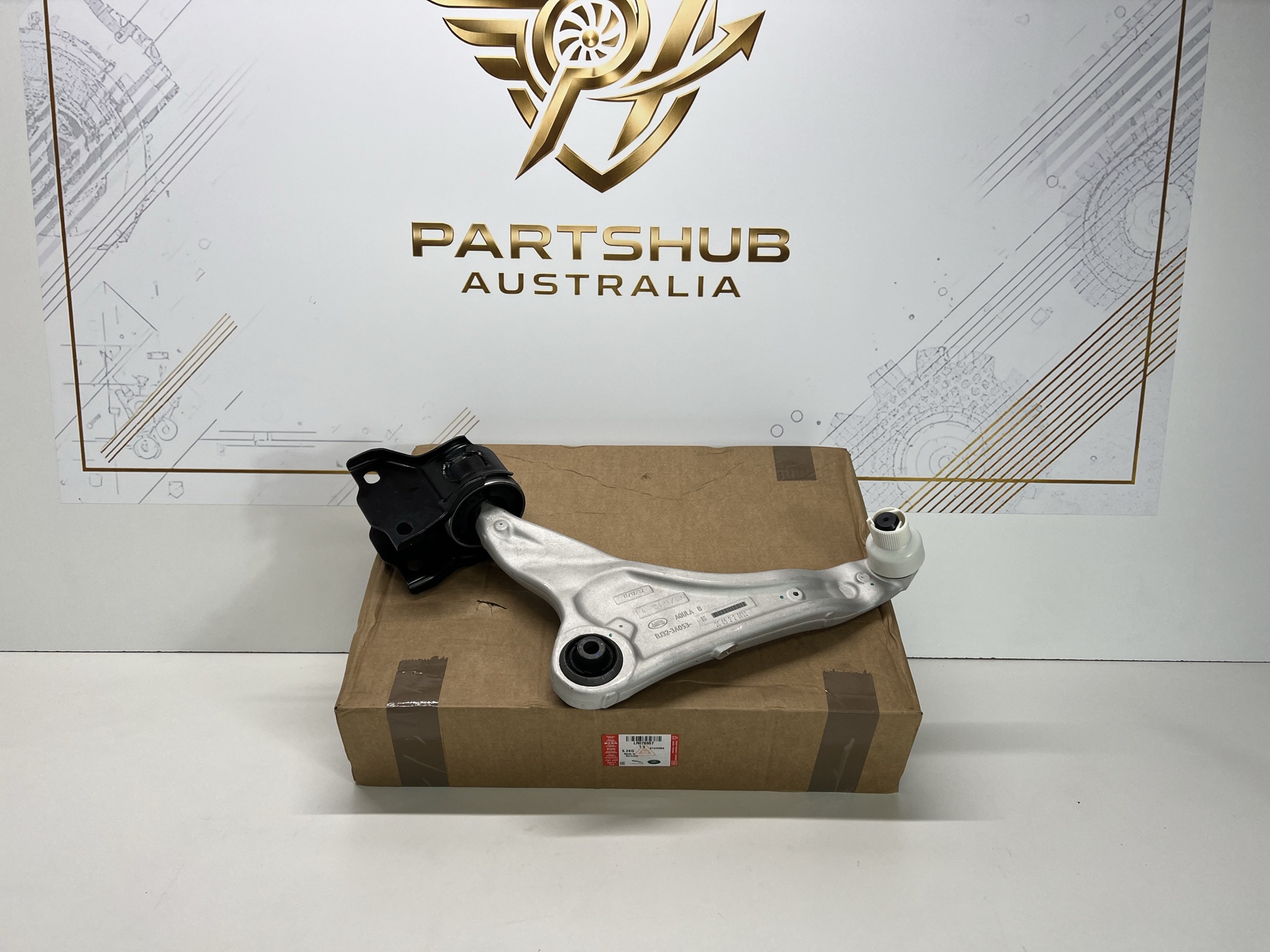 RANGE ROVER EVOQUE (2012–2019) / DISCOVERY SPORT (2015–2019) FRONT LOWER CONTROL ARM LEFT LR078657