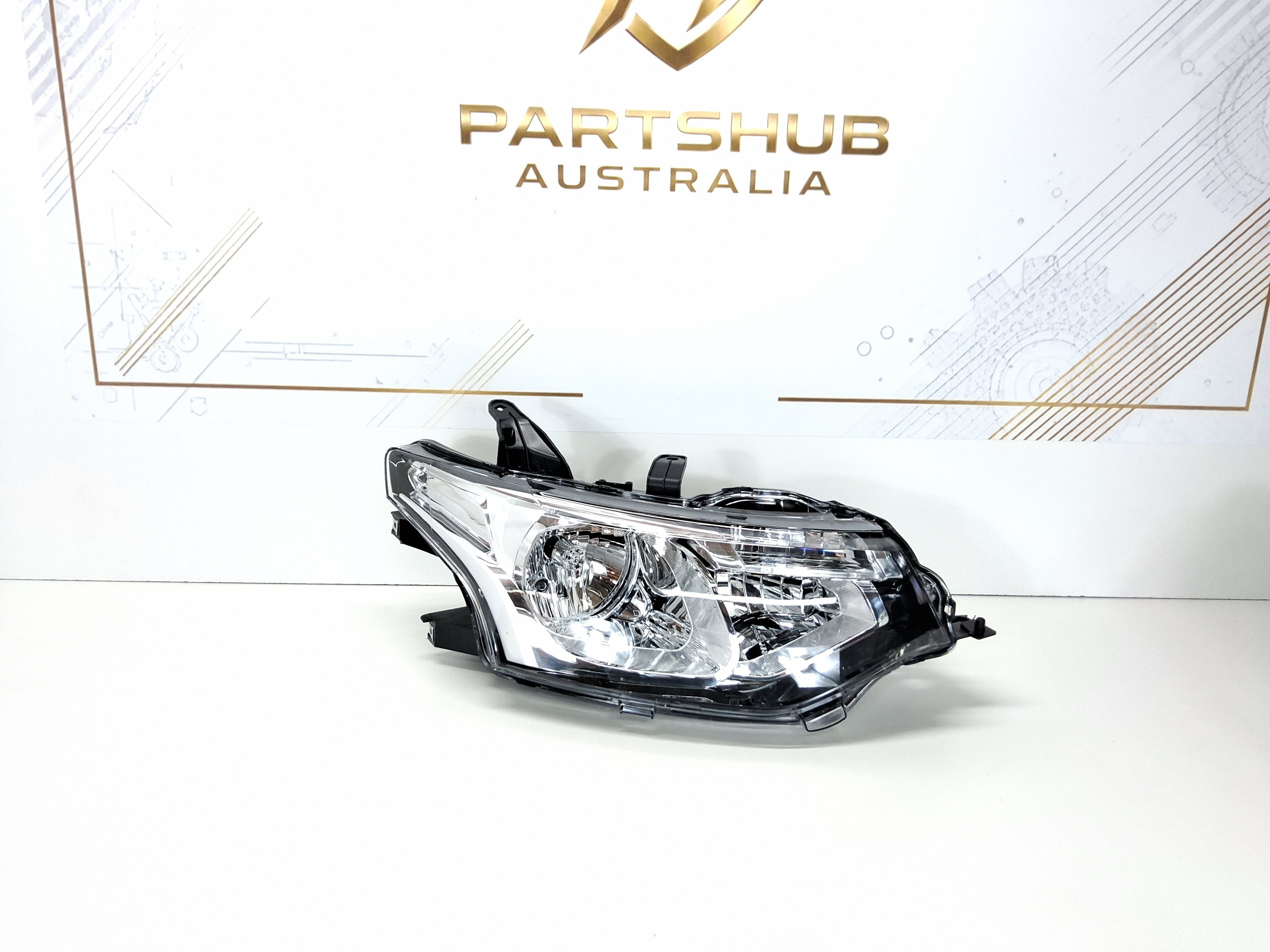 MITSUBISHI OUTLANDER ZJ HEADLIGHT RIGHT HALOGEN TYPE 2013 TO 2015
